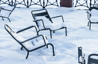 Gartenmöbel im Winter draussen lassen - Tipps beachten