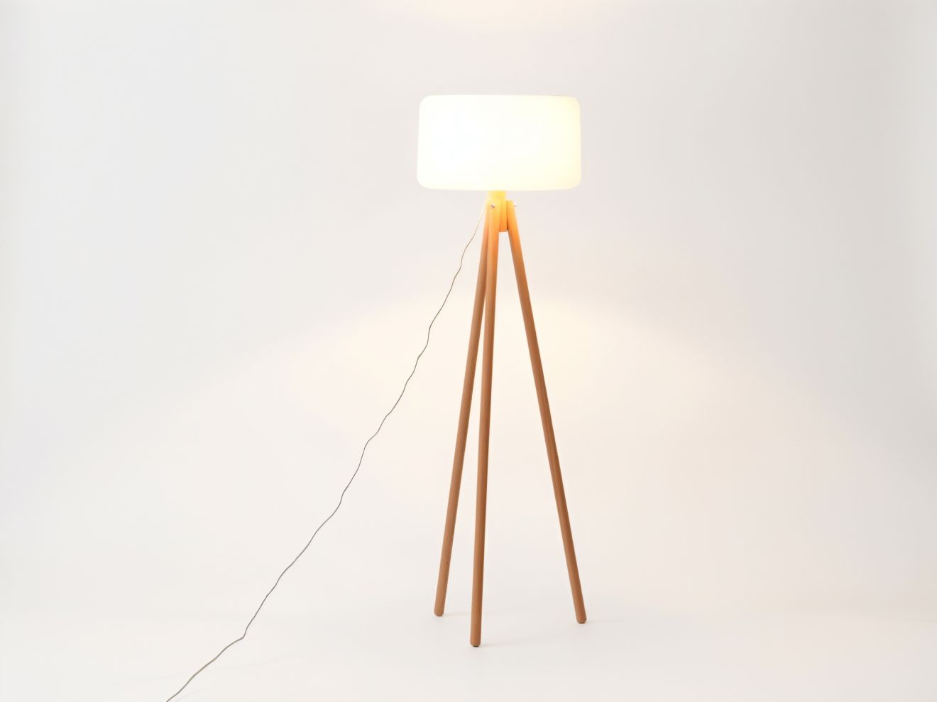 + 10 % Kassenrabatt | New Garden Chloe LED-Stehlampe für draußen dimmbar mit Kabel ø 43 cm (h: 140 cm)